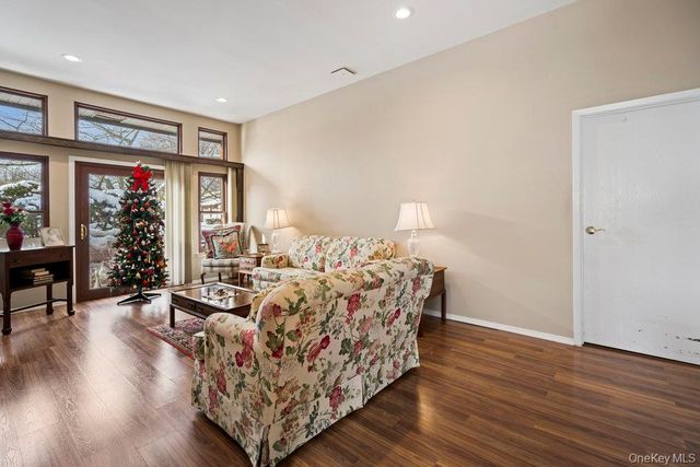 304 Gotham Way, Saint James, NY 11780