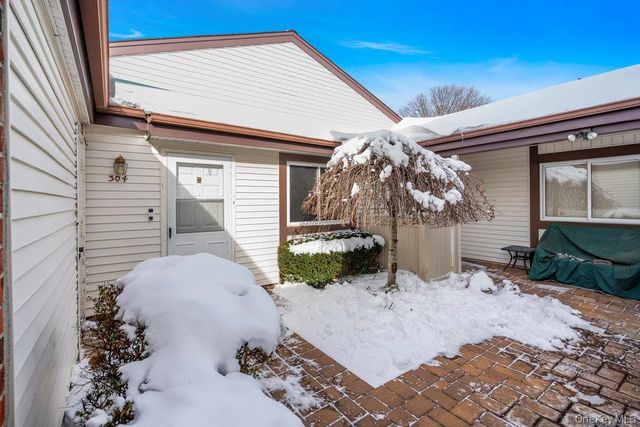 304 Gotham Way, Saint James, NY 11780