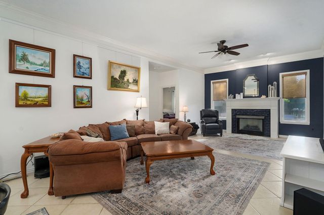 1113 S Carriage Avenue, Springfield, MO 65809