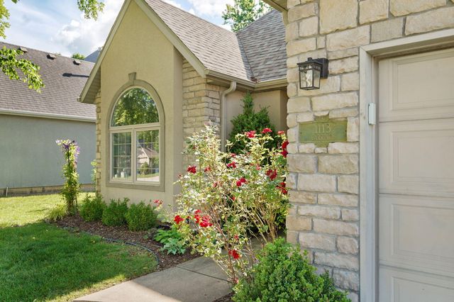 1113 S Carriage Avenue, Springfield, MO 65809