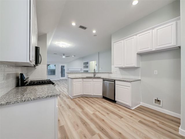 27 Auburn Path Drive, The Woodlands, TX 77382