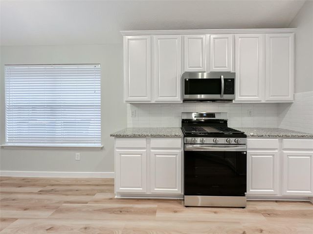 27 Auburn Path Drive, The Woodlands, TX 77382