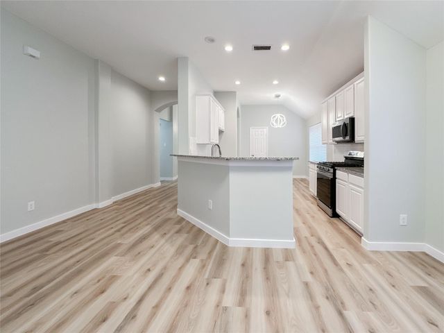 27 Auburn Path Drive, The Woodlands, TX 77382