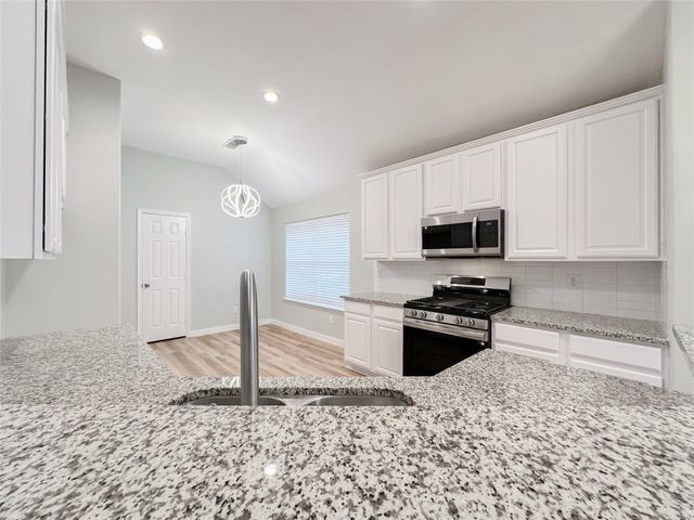 27 Auburn Path Drive, The Woodlands, TX 77382