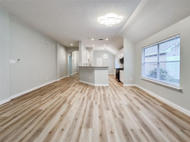 27 Auburn Path Drive, The Woodlands, TX 77382