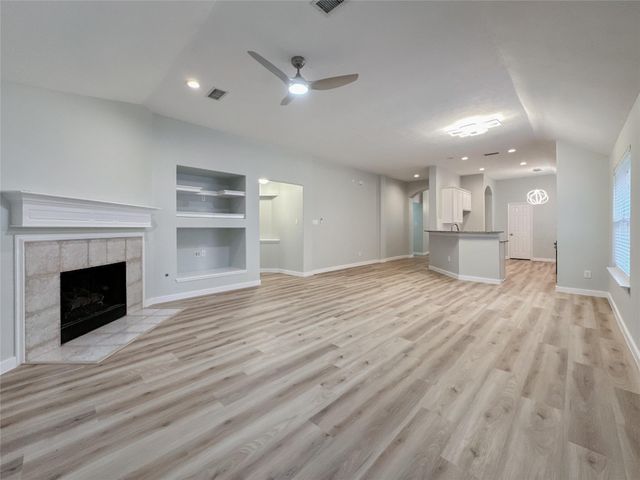 27 Auburn Path Drive, The Woodlands, TX 77382