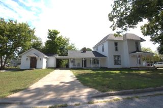 327 East Chestnut Street, Bolivar, MO 65613