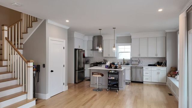 33 Hovey St 33, Watertown, MA 02472