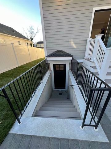 33 Hovey St 33, Watertown, MA 02472