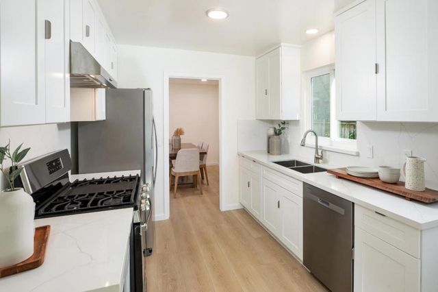 833 Hierra Court, Los Altos, CA 94024