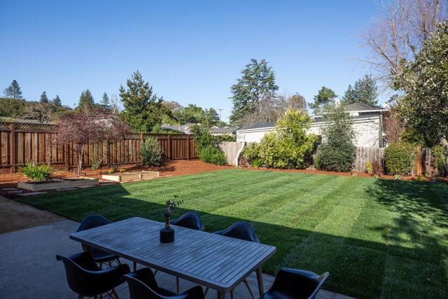 833 Hierra Court, Los Altos, CA 94024