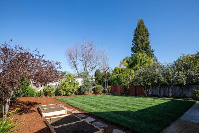 833 Hierra Court, Los Altos, CA 94024