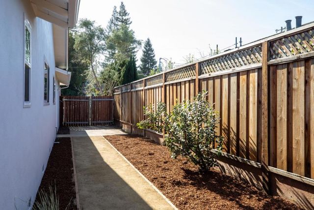 833 Hierra Court, Los Altos, CA 94024