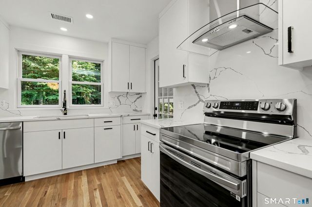 8 Live Oak Road, Norwalk, CT 06851