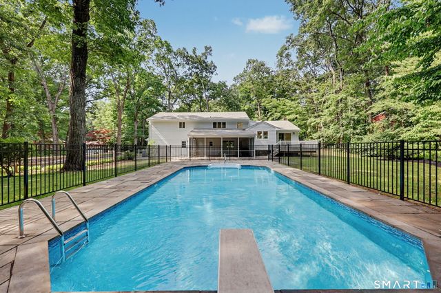 8 Live Oak Road, Norwalk, CT 06851