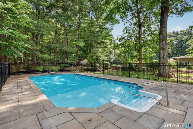 8 Live Oak Road, Norwalk, CT 06851