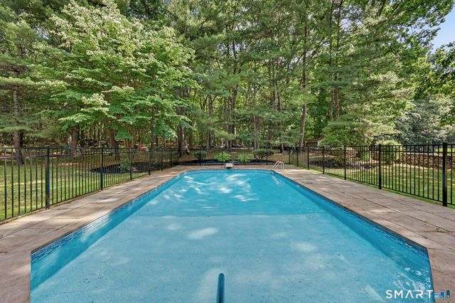 8 Live Oak Road, Norwalk, CT 06851