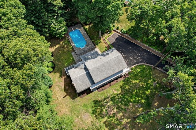 8 Live Oak Road, Norwalk, CT 06851