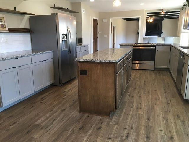 111 Southfork Road, Lansing, KS 66043