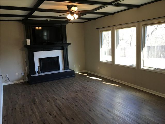 111 Southfork Road, Lansing, KS 66043