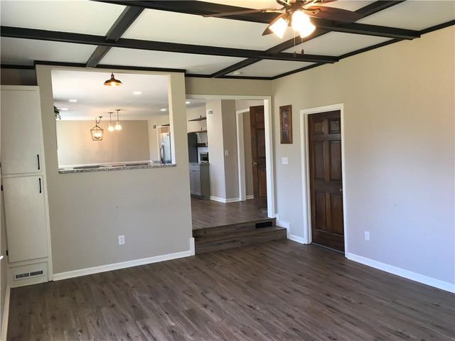 111 Southfork Road, Lansing, KS 66043