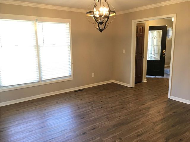 111 Southfork Road, Lansing, KS 66043