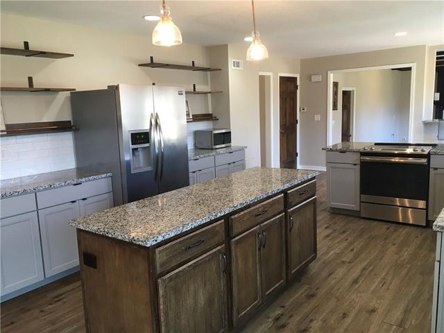 111 Southfork Road, Lansing, KS 66043