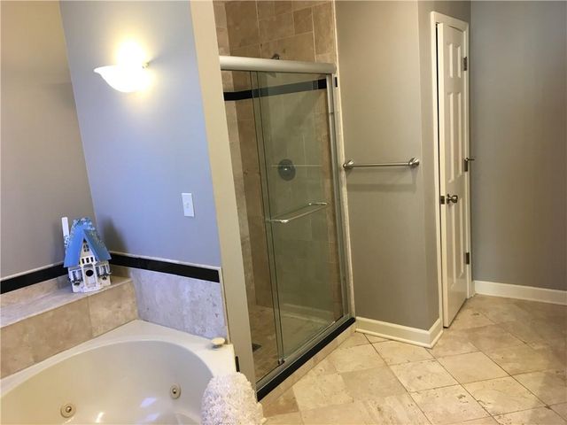 111 Southfork Road, Lansing, KS 66043