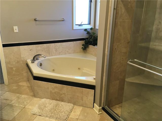 111 Southfork Road, Lansing, KS 66043
