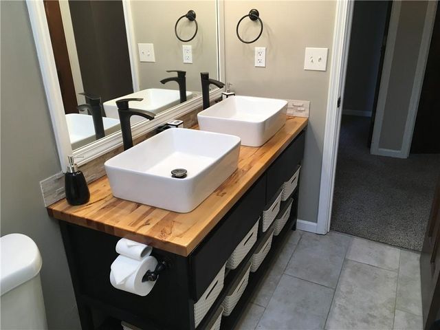 111 Southfork Road, Lansing, KS 66043