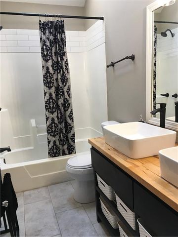 111 Southfork Road, Lansing, KS 66043