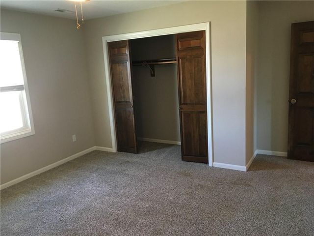 111 Southfork Road, Lansing, KS 66043