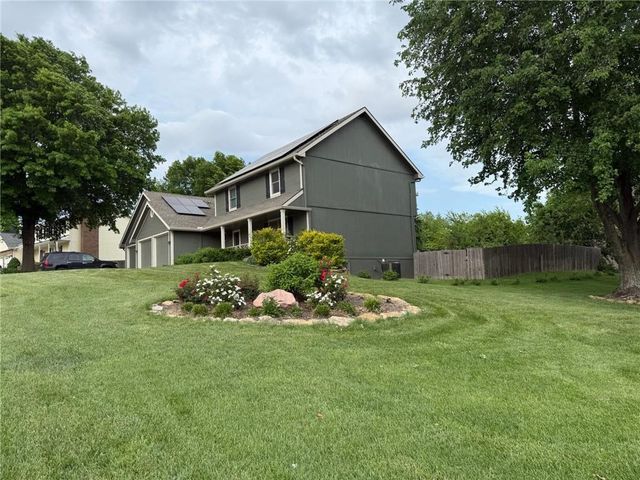 111 Southfork Road, Lansing, KS 66043