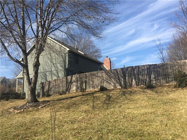 111 Southfork Road, Lansing, KS 66043