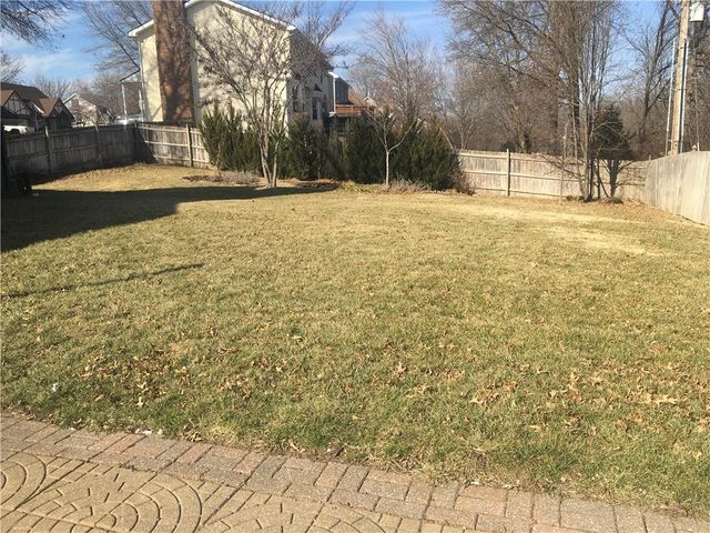 111 Southfork Road, Lansing, KS 66043