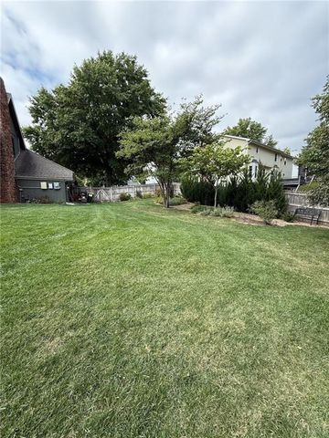 111 Southfork Road, Lansing, KS 66043