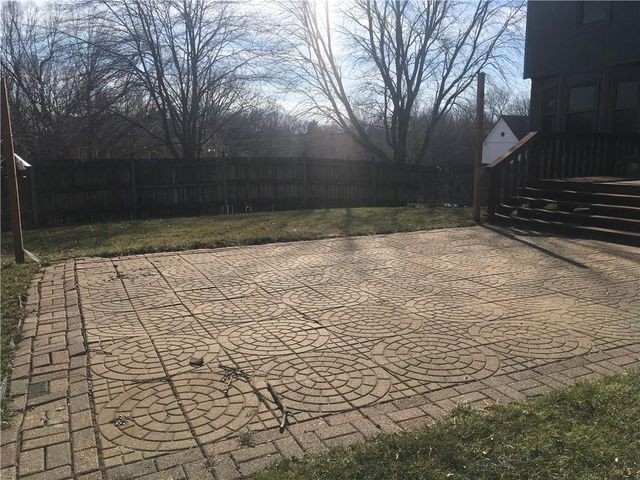 111 Southfork Road, Lansing, KS 66043