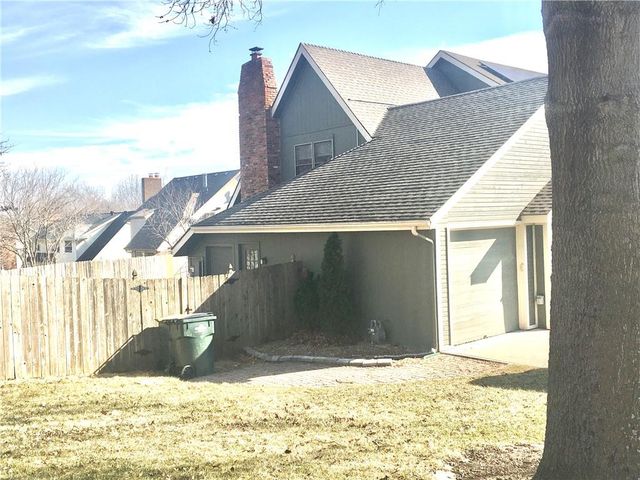 111 Southfork Road, Lansing, KS 66043