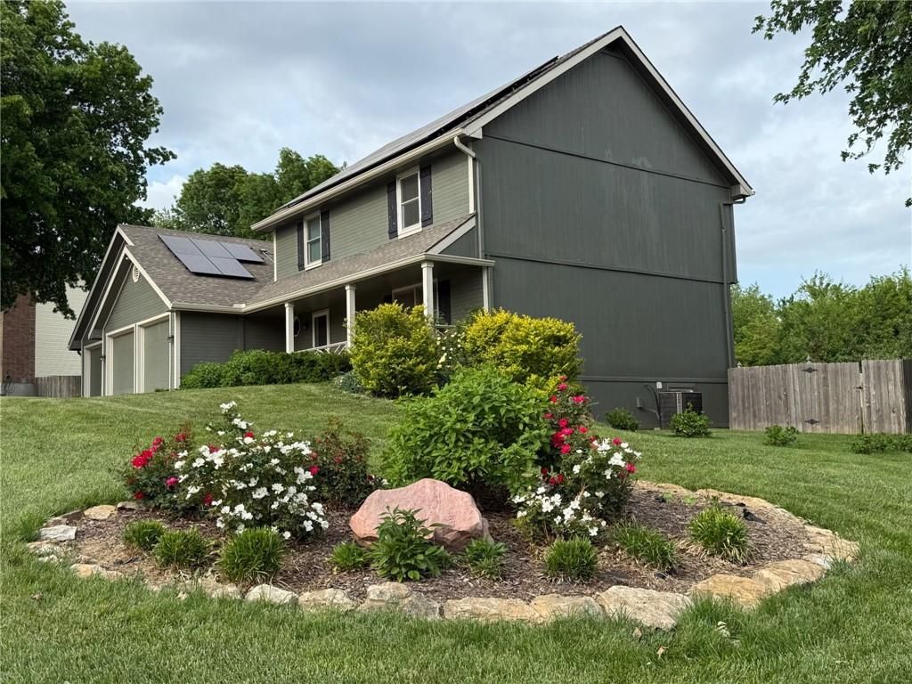 111 Southfork Road, Lansing, KS 66043