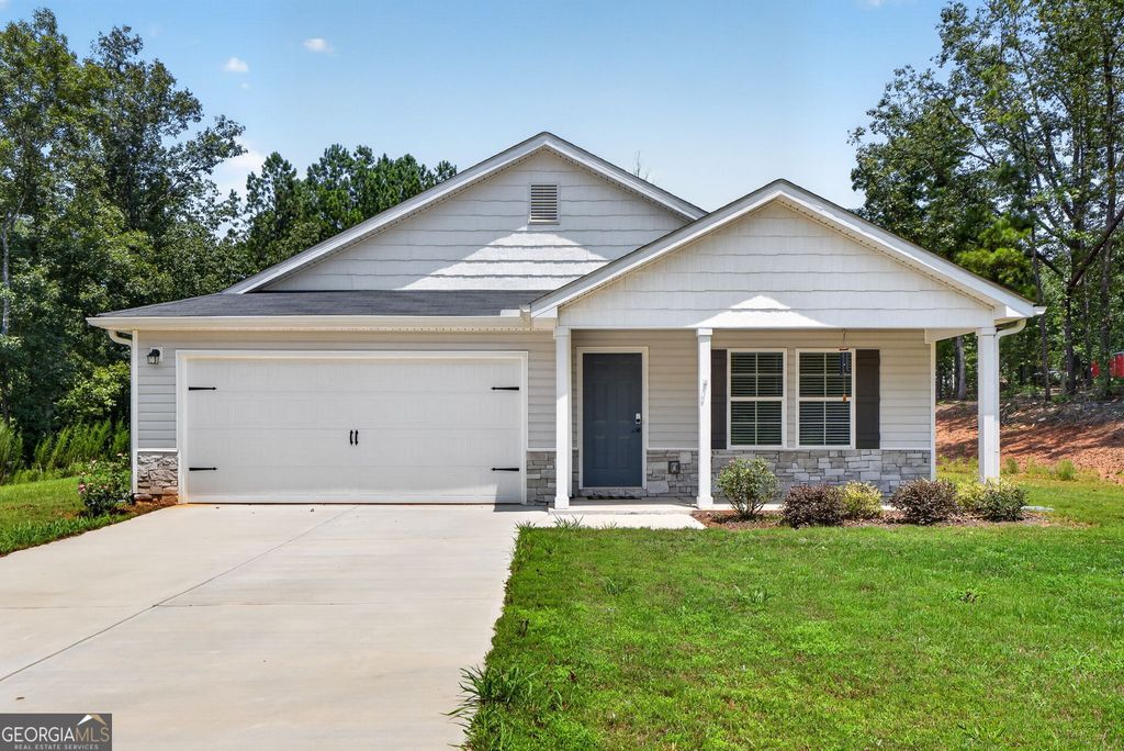 121 Red Oak Drive, Barnesville, GA 30204