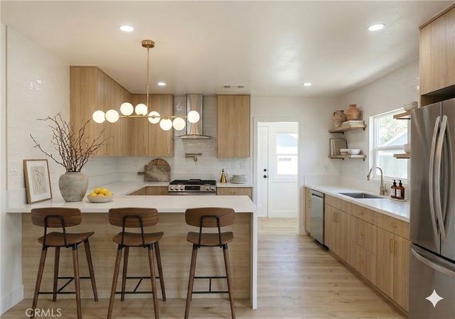 2249 W 30th Street, Los Angeles, CA 90018