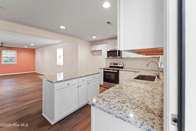 614 Saint Johns Church Road, Hampstead, NC 28443