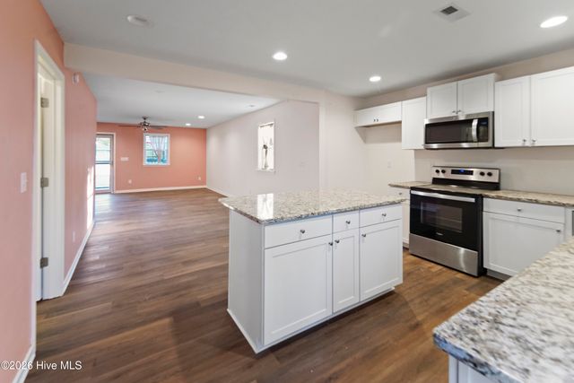 614 Saint Johns Church Road, Hampstead, NC 28443