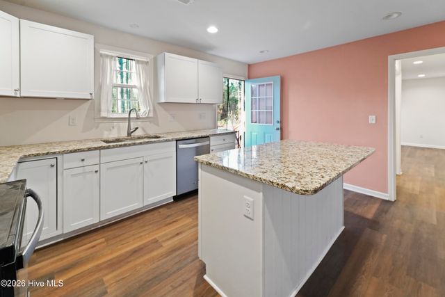 614 Saint Johns Church Road, Hampstead, NC 28443