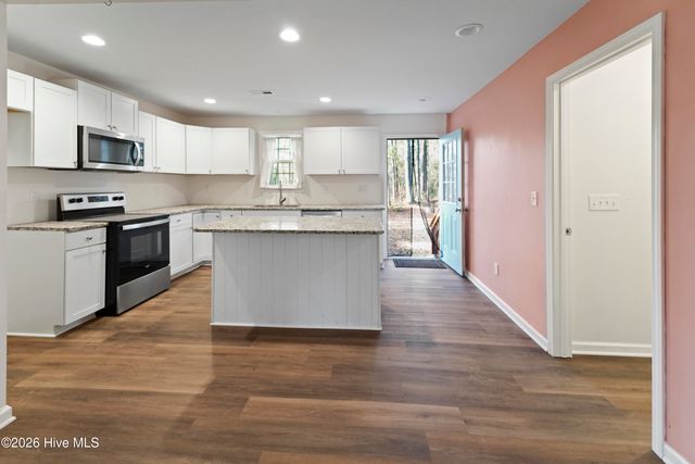 614 Saint Johns Church Road, Hampstead, NC 28443