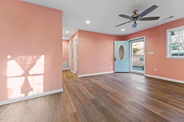 614 Saint Johns Church Road, Hampstead, NC 28443