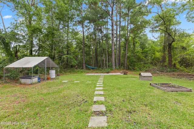 614 Saint Johns Church Road, Hampstead, NC 28443