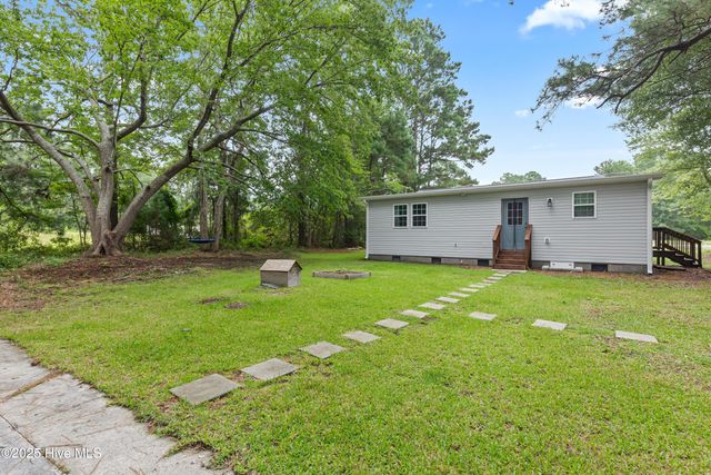 614 Saint Johns Church Road, Hampstead, NC 28443