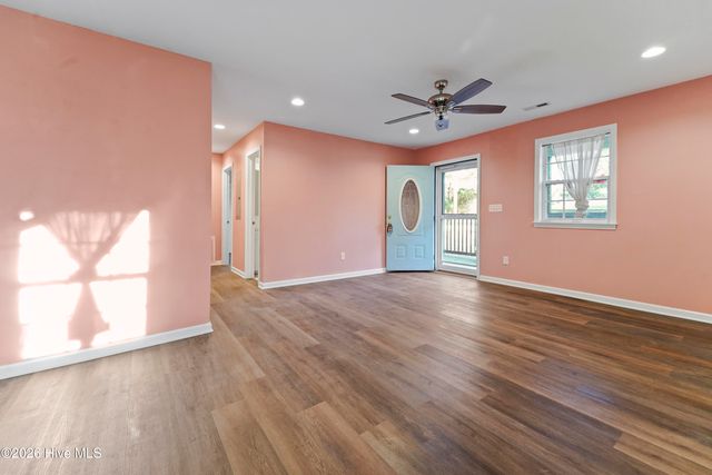 614 Saint Johns Church Road, Hampstead, NC 28443