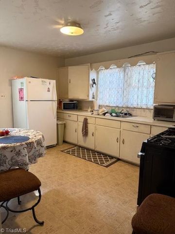 838 Palmer Lane, Winston-salem, NC 27107